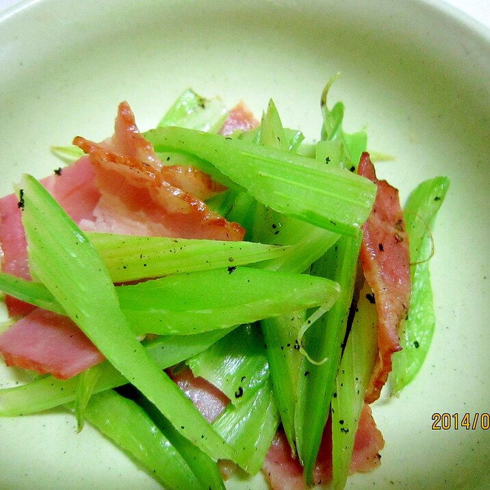 レンジで簡単3分料理 セロリのベーコン炒め レシピ 作り方 By 3812 楽天レシピ レンジで簡単3分料理 セロリのベーコン炒め レシピ 作り方 By 3812 楽天レシピ